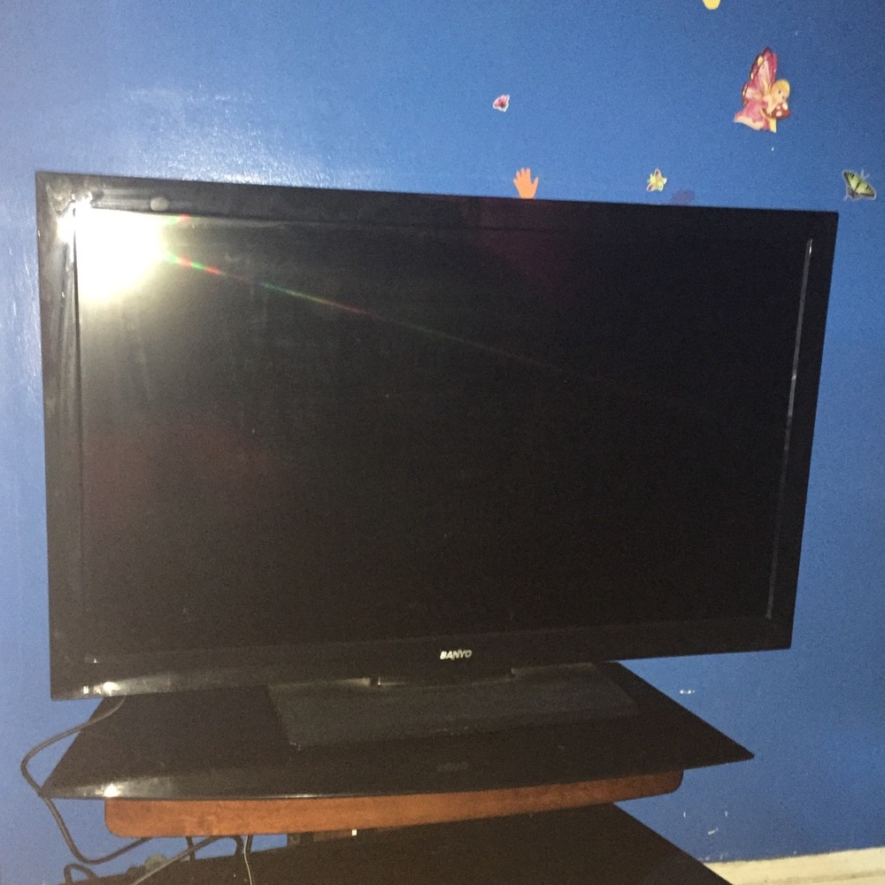 SANYO HD 40 INCH FLAT SCREEN TV